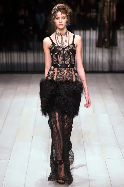 Look 32